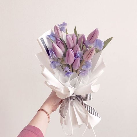 Flower Bouquet Diy, Boquette Flowers, Tulip Bouquet, Flowers Bouquet Gift, Nothing But Flowers, Purple Tulips, How To Wrap Flowers, Bouquet Arrangements, Fresh Flowers Arrangements