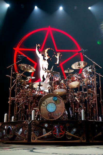 Cajon Drum, Rush Concert, Rush Band, Neil Peart, Playing The Guitar, Bruce Dickinson, Greatest Rock Bands, Guitar Playing, Rock And Roll Bands