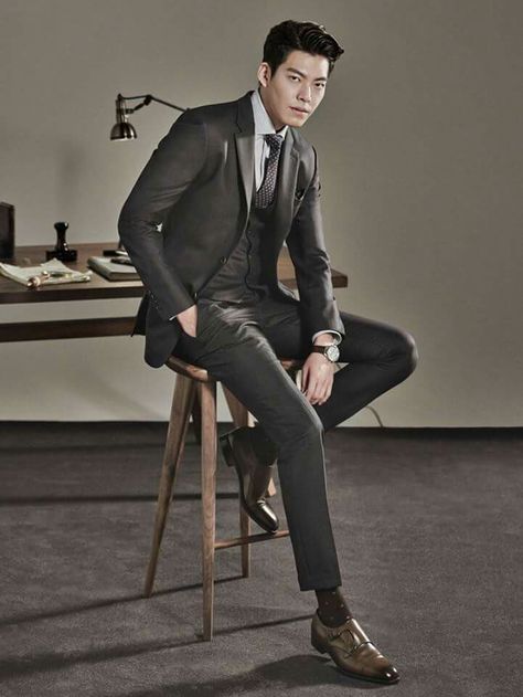 Bellooooo Male Sitting Poses, Corporate Poses, Kim Wo Bin, Groom Prep, Portrait Man, Woo Woo, Mens Photoshoot Poses, Male Models Poses, Professional Headshots