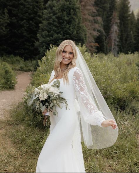 Modest Winter Wedding Dresses, Simple Wedding Dresses Modest, Wedding Dress With Hair Down, Lds Wedding Dresses Long Sleeve, Modest Winter Wedding Dress, Classy Modest Wedding Dresses, Modest White Wedding Dress, Modest Country Wedding Dresses, Modest Western Wedding Dresses