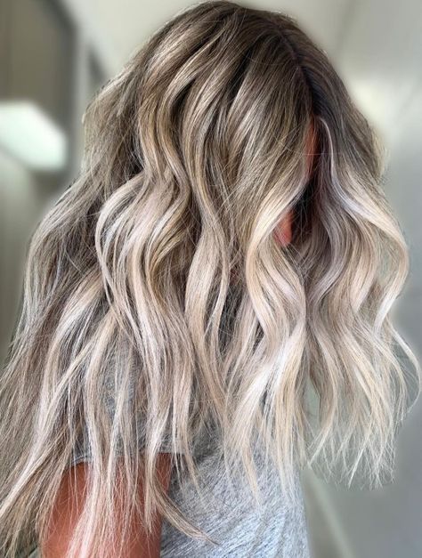 Gorgeous Ash Blonde Hair with Money Pieces Ash Blonde Hair Dye, Ashy Blonde Hair, Cool Ash Blonde, Blonde Lowlights, Money Pieces, Fall Blonde Hair, Ash Blonde Hair Colour, Balayage Blond, Icy Blonde Hair