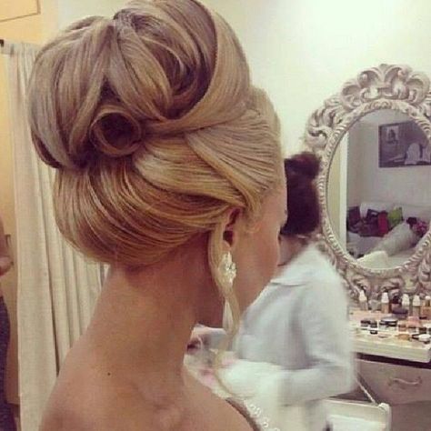 Cinderella Hair, Bridal Hair Updo, Updo Styles, Peinados Recogidos, Wedding Vision, Wedding Updo, Haircuts For Long Hair, Formal Hairstyles, Medium Hair Cuts