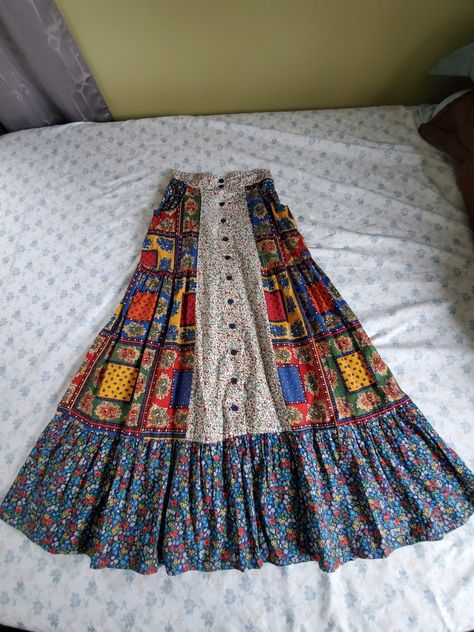 Patchwork Circle Skirt, Vintage Patchwork Skirt, Patchwork Skirt Diy, Patchwork Skirt Pattern, Patchwork Skirt Outfit, Maxi Skirt Sewing, Gunne Sax Skirt, Patchwork Maxi Skirt, Quilted Clothing