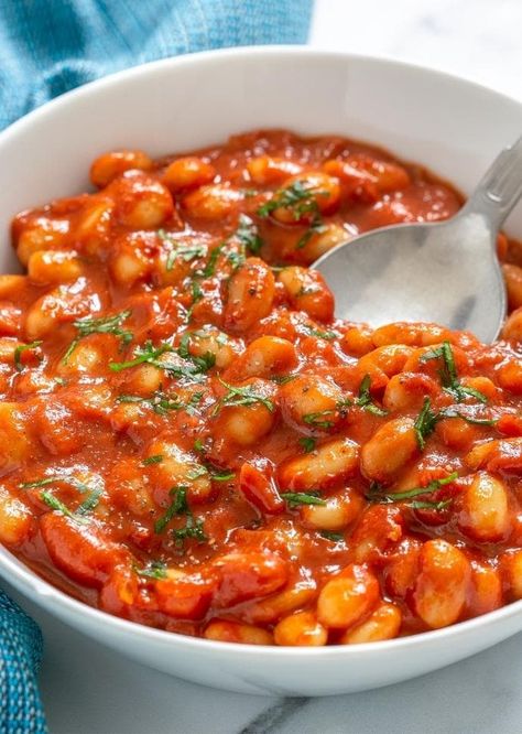 Tomato Baked Beans, German Baked Beans, Baked Beans Homemade, Tomato Beans Recipes, Small Batch Baked Beans, How To Make Baked Beans, Diy Baked Beans, Baked Beans Recipe From Canned Beans, English Baked Beans