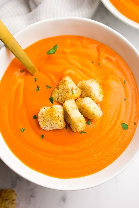 Easy Homemade Tomato Soup, Nora Cooks, Best Tomato Soup, Easy Vegan Soup, Vegan Tomato Soup, Tomato Soup Homemade, Veg Soup, Vegan Grilling, Vegan Mozzarella