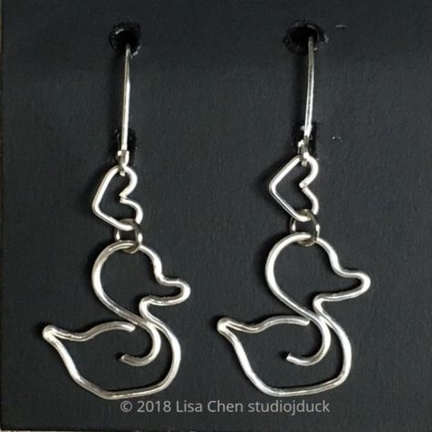 Duck & Heart Wire Earrings, With 925 Sterling Silver Ear Wires, Hand Made. Really Lightweight And Comfortable, Good For Sensitive Ears. Makes A Great Gift! The Length Is Approx 4 Cm Including Earwire. Made With Kidney-Style Earwires (Or Leverback Earwires, Upon Request). For More Earring Styles (Cat, Dog, Pig) See Studiojduck.Etsy.Com Wire Earrings Diy, Wire Jigs, Wire Animals, Diy Wire Jewelry Rings, Wire Earrings Handmade, Diy Wire Earrings, Wire Jewelry Rings, Wire Wrap Jewelry Designs, Wire Wrapped Jewelry Diy