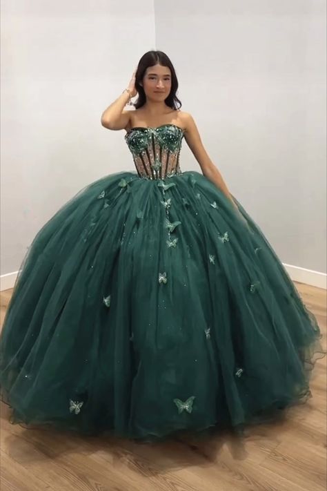 Emerald Quince Dress Emerald Green Ball Gown Corset, Forest Green Sweet Sixteen Dress, Dark Green Quinceanera Dresses Long, Green Corset Quinceanera Dresses, Quince Dresses Corset, Emerald Green Butterfly Quince Dress, Emerald Green Debut Gown, Emarld Green Quince Dress, Emarld Green Quinceanera Dresses