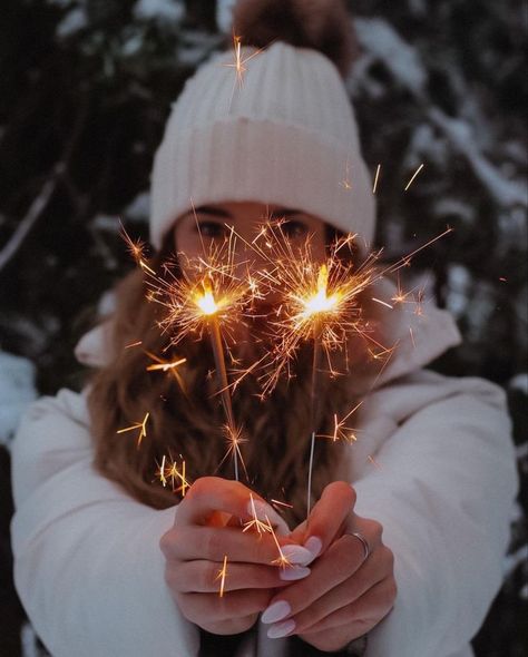 Winter Portraits Photography, Snow Photoshoot, Winter Portraits, Holiday Photoshoot, Snow Photography, Vacation Photography, Winter Photoshoot, Foto Tips, Winter Photo