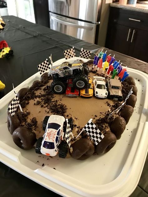 Monster Truck Birthday Cake Ideas 2024: Rev Up Your Child's Party! 8 Monster Truck Cake Ideas, Truck Cake Ideas, Monster Jam Cake, Festa Monster Truck, Monster Truck Birthday Cake, Truck Birthday Cake, Monster Jam Birthday Party, Monster Cakes, Monster Jam Birthday