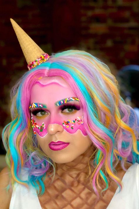 Creative ideas. Art. Makeup. Candy Freckles Makeup, Ice Cream Make Up, Candy Themed Makeup, Candyland Makeup, Candy Makeup Look, Cupcake Makeup, Ice Cream Costume, Candy Clothes, Mannequin Challenge