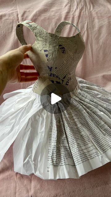 Cardboard Fashion, Paper Dress Template, Paper Dress Fashion, Cardboard Dress, Paper Skirt, Paper Dress Art, Dress Templates, Diy Corset, Paper Mache Projects