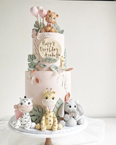 Safari cake for Arabella's first birthday 🍃 #prettylittlecakes#safari#love#fondantanimals… | Instagram Zoo Birthday Cake, Jungle Birthday Cakes, Safari Theme Birthday Party, Jungle Theme Cakes, Safari Cake, Animal Theme Birthday, Animal Birthday Cakes, Jungle Cake, Safari Theme Birthday