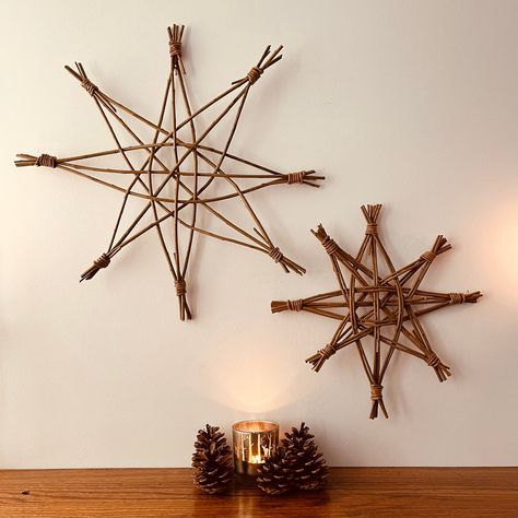 Swedish stars - Using beautiful willow from Somerset you will be able to create up to 5 stars depending on the style you choose. Measuring approx 50cm x 50cm but can be made smaller to suit. If you cannot get to a class or you prefer to work at home and at your own pace then these kits are perfect. Everything you need is included in your kit, willow, soaking bag and instruction booklet. (You will need clippers to trim your willow - not included) Willow colours may vary due to what is available. The willow will need to be soaked for 4-5 days before use. All our kits are designed with the environment in mind, to keep packaging to a minimum the box holding the contents is also the postal box. The label is visible on the postage box so if you prefer not to have this please let us know. When yo Yule Wreath Sticks Star, Star Made From Sticks, Willow Star Diy, Simple Willow Weaving, Twig Stars Diy, Willow Branch Crafts, Twig Christmas Decorations, Twig Crafts Diy, Twig Art Diy Tree Branches