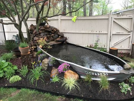 Diy Ponds Backyard, Garden Pond Design, Diy Pond, Garden Water Feature, Backyard Water Feature, Master Ensuite, Waterfalls Backyard, Piscina Natural, Pond Design