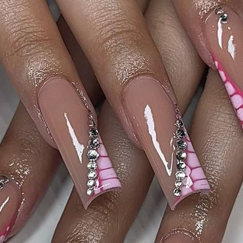 Croc Nails With Rhinestones, Blooming Croc Nails, Pink Croc Print Nails, Croc Design Nails, Croc Nails Acrylic, Pink Croc Nails, Croc Nail Design, Croc Print Nails, Notpolish Nails