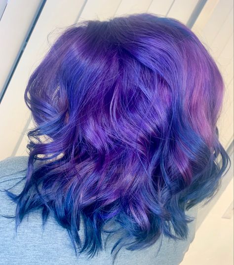 Purple / blue hair Blue Hair Short, Purple Short Hair, Purple Blue Hair, Purple Hair Short, Purple And Blue Hair, Blue And Purple Hair, Short Hair Blue, Short Bob Haircuts, Character Inspo