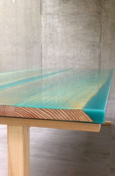 Table detail Jo Nagasaka, Epoxy Furniture, Blue Dining Tables, Resin Tables, Resin Furniture, Design Del Prodotto, Furniture Details, Resin Table, Wooden Table