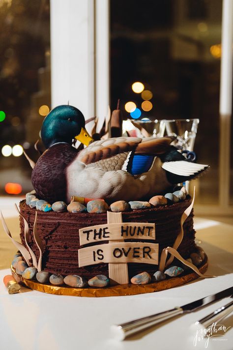 Duck Hunter Groom's Cake by @jonathanivy #groomscake #duck #duckcake Duck Grooms Cake, Firefighter Grooms Cake, Alabama Grooms Cake, Baseball Grooms Cake, Costume Ideas For 3 Friends, Costume Ideas For 3, Duck Hunting Cakes, Grooms Cake Hunting, Grooms Cake Ideas