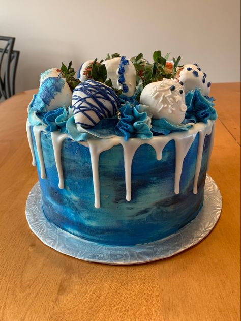 Blue Strawberry Cake, Strawberry Drip Cake, Blue Drip Cake, Birthday Cake For Boyfriend, Papa Birthday, 19th Birthday Cakes, Bday Stuff, 15th Birthday Cakes, Blue Birthday Cakes