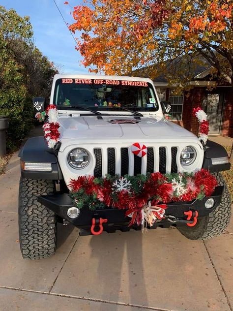 Christmas Decorations For Jeep Wrangler, Thanksgiving Jeep Decorations, Fall Jeep Decorations, Halloween Jeep Ideas, Jeep Decorations For Christmas, Christmas Jeep Wrangler, Jeep Wrangler Christmas Decorations, Christmas Jeep Decorations, Pretty Jeeps