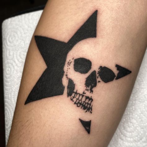 Booking December ☠️☠️☠️ | Instagram Useful Tattoos Ideas, Punk Rock Tattoo Ideas, Wrist Sleeve Tattoo, Goth Sleeve Tattoo, Edgy Matching Tattoos, Alt Tats, Rock Band Tattoos, Rock Tattoo Ideas, Skull Flash Tattoo