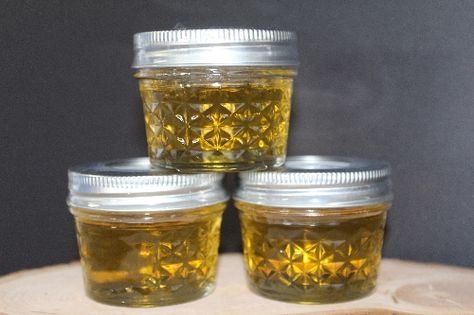 Super fun and easy to make, this moonshine jelly is sure to please all adults in your family. You can mix and match ingredients to make it how you want.... Moonshine Jelly Recipe, Moonshine Pickles, Homemade Jellies, Homemade Moonshine, Homemade Liquors, Vodka And Pineapple Juice, Moonshine Cocktails, How To Make Moonshine, Moonshine Recipe