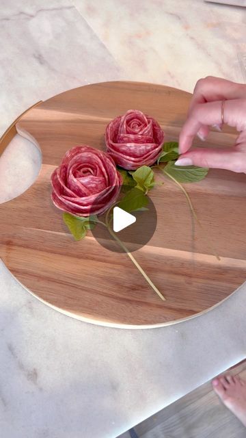 Rose Out Of Salami, Charcuterie Board Flower Salami, Salami Platter Ideas, How To Make Salami Flowers, Salami Flower Charcuterie, Salami Roses How To, Salami Flowers, Salami Platter, Flower Shaped Food