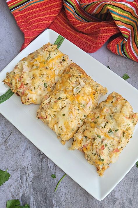 #stormingcrab #seafoodbread #crabbread #stormingcrabrecipe #stormingcrabseafoodbreadrecipe #seafoodbreadrecipe #seafoodgarlicbreadrecipe #seafoodrecipes #crabrecipe #crabtoast Seafood Bread, Cheese Pull, Creole Seasoning, Potluck Recipes, Perfect Appetizers, Copycat Recipes, Quick Easy, Cheddar, Mozzarella