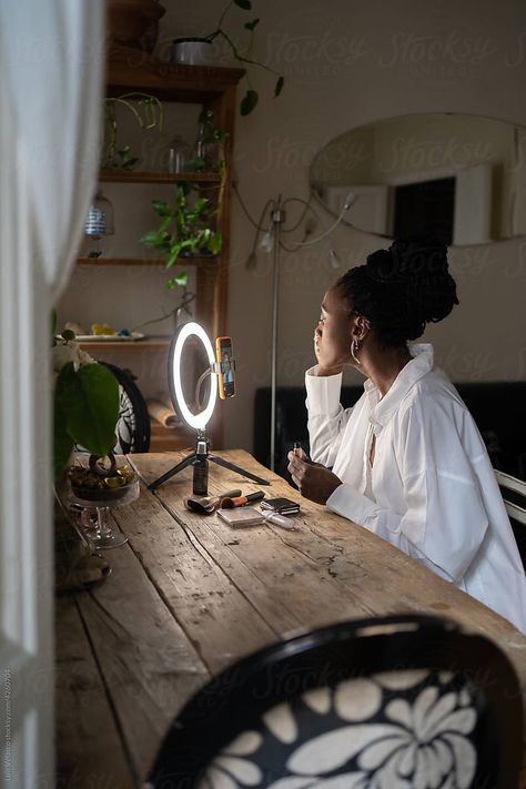 Black Woman Blogger Influencer Making Up And Sitting In Front Of A Ring Light At Home In A Wonderful And Bright Room. Aesthetic Vision Board, Vision Board Images, Career Vision Board, Vision Board Photos, Vision Board Pictures, Dream Vision Board, Black Bloggers, Vision Board Manifestation, Vision Board Inspiration