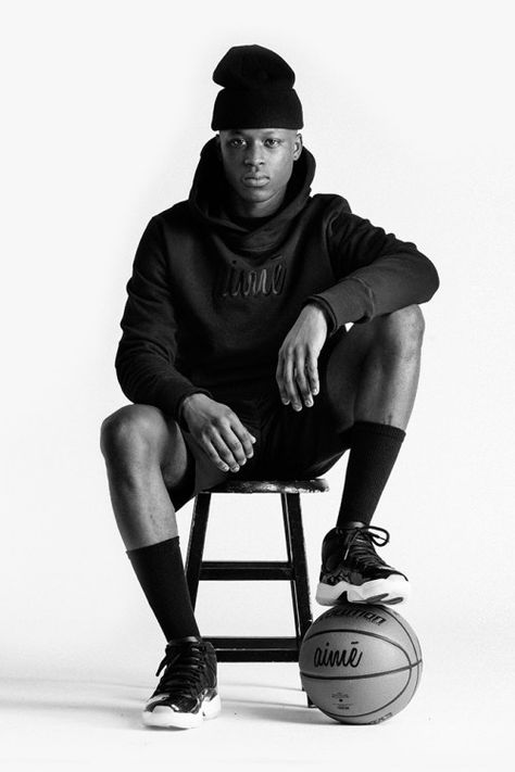 Photo Basket, Basketball Pictures Poses, Sport Photoshoot, Sport Portraits, Basketball Shooting, Basketball Photos, Foto Portrait, Male Models Poses, Aime Leon Dore