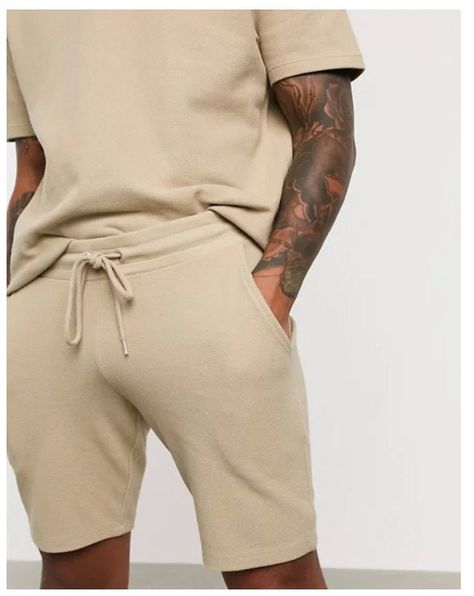 Outfits Hombres, Rihanna Outfits, Mens Shorts Outfits, Trendy Boy Outfits, Beige Shorts, Fashion Designing, Hip Hop Style, Fleece Shorts, Jogger Shorts