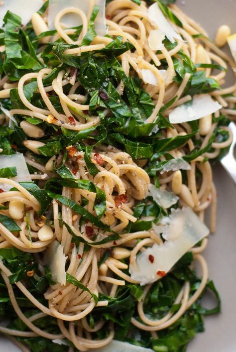 Collard Greens Pasta, Sauteed Collard Greens, Collard Greens Recipe, Quick Vegetarian Meals, Healthy Pasta Recipes, Fusion Food, Collard Greens, Vegetarian Recipes Dinner, Greens Recipe