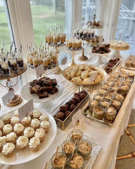 this a good idea Wedding Food Ideas Dessert, Wedding Eating Table Ideas, Engagement Desert Table, Autumn Wedding Dessert Table, Gala Dessert Table, Engagement Desert Table Ideas, Dessert Set Up Ideas, Engagement Party Buffet Table, Snack Table Ideas Wedding