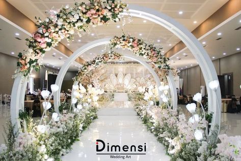 Wedding Walkway Ideas Indoor, Valima Decoration, Wedding Backdrop Ideas Reception, Wedding Reception Ideas Indoor Elegant, Indoor Wedding Decorations, Dekorasi Wedding, Asian Wedding Decor, Indoor Garden Wedding, Indoor Wedding Receptions