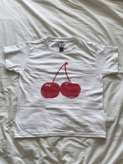 red cherries tshirt, one big pair of cherries in the middle of tshirt from the brand inprintwetrust Tshirt Design Diy, Grafic Tees, Cherry Baby, Baby Graphic Tees, Paint Shirts, Graphic Tee Outfits, T Shirt Painting, Short Sleeve Crop Top, Y2k Baby Tee