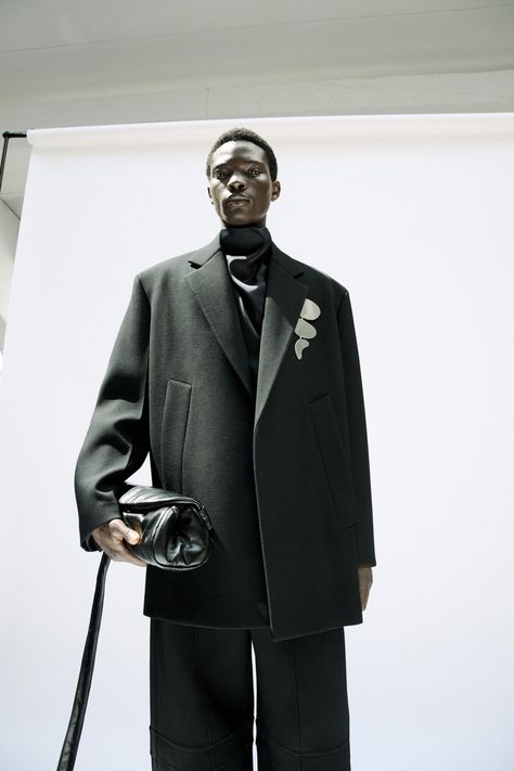 Jil Sander Resort 2024 Questions Menswear Elegance | Hypebeast Couture Menswear, 2024 Menswear, Oversized Pants, Resort 2024, Menswear Runway, German Fashion, Mens Editorial, Fashion Sketch, Menswear Fashion Show