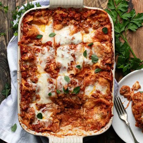 Lasagna al Forno Recipe (Baked Pasta Bolognese) Pasta With Meat, Veggie Meatballs, Pasta With Meat Sauce, Lasagne Recipes, Traditional Lasagna, Pasta Bolognese, Meat Pasta, Classic Lasagna, Homemade Lasagna