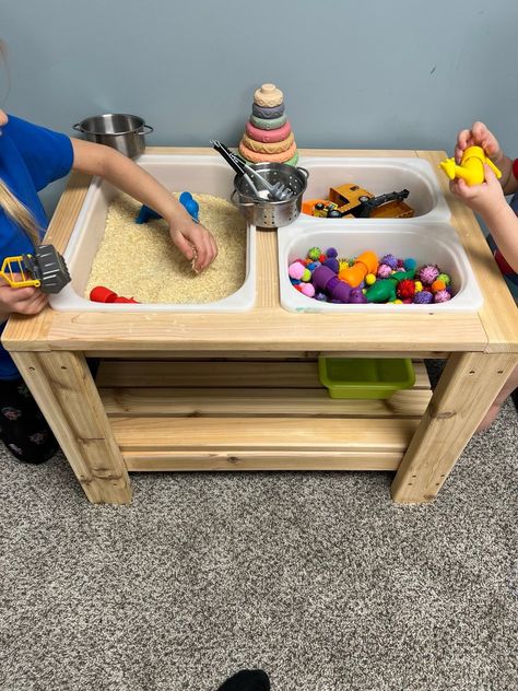 Montessori DIY water and sand sensory table from cedar wood. This is a PDF plan which explains how to build a DIY Sand and Water Table with step-by-step instructions. (Digital download only, no physical items will be shipped). Diy Sand And Water Table, Kids Sand Table, Toddler Backyard, Kinetic Sand Table, Water Table Diy, Kids Outdoor Table, Montessori Garden, Wood Crate Diy, Montessori Table