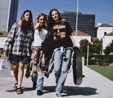 grunge Grunge 1990s, Grunge Kids, 1990 Style, Grunge Outfits 90s, Moda Grunge, Summer Grunge, Look Grunge, Moda Do Momento, 90s Trends