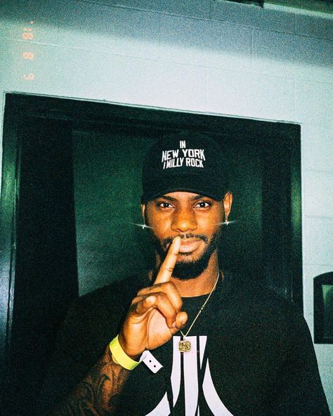 Anthony Supreme on Instagram: “Bryson Tiller via @preme.xyz  #brysontiller #prememag” Bryson Tiller Wallpaper, Darrin Jones, Roddy Ricch, Bryson Tiller, Rap Wallpaper, Music Tattoo, Music Theater, Arm Tattoos, American Rappers