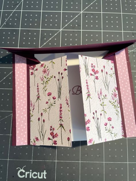 Double Door Pop Up Card – Canadian Stamper Double Door Pop Up Card Tutorial, Double Door Pop Up Card, Pop Up Card Templates, Folding Cards, Fancy Fold Card Tutorials, Diy School, Pop Up Box Cards, Box Cards, Easel Cards