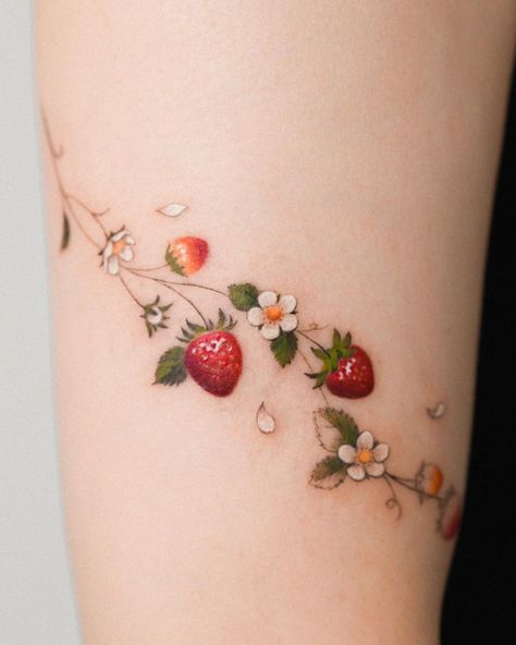 Strawberry Tattoo, Small Pretty Tattoos, Cute Little Tattoos, Tatuaje A Color, Cute Tattoos For Women, Dainty Tattoos, Time Tattoos, Dream Tattoos, Elegant Tattoos