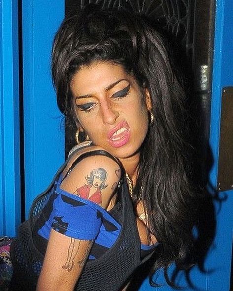 Amy Jade Winehouse on Instagram: “😜 2010  #amywinehouse #amywinehouseneverdies #amywinehousefans #amywinehouselovers #amywinehousetribute #amyjadewinehouse #amy #jade…” 2000s Moodboard, Amy Wine, 27 Club, Amazing Amy, Hard To Say Goodbye, Yellow Teeth, The Libertines, Fallen Angels, London Flat