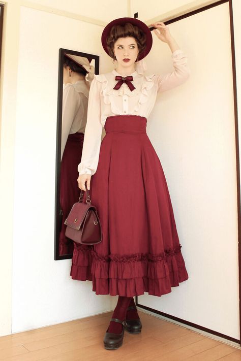 Fashion 40s, Old Fashion Dresses, Retro Pin Up, Vintage Inspired Outfits, Edwardian Fashion, Historical Dresses, Look Vintage, Mode Vintage, Mode Inspiration