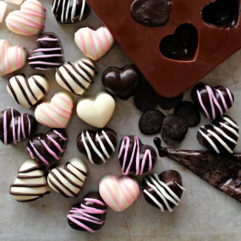 Desserts For Him, Homemade Chocolate Candy, Gluten Free Marshmallows, Chocolate Covered Marshmallows, Chocolate Marshmallow, Heart Shaped Chocolate, Chocolate Covered Treats, Melting White Chocolate, Valentine Desserts