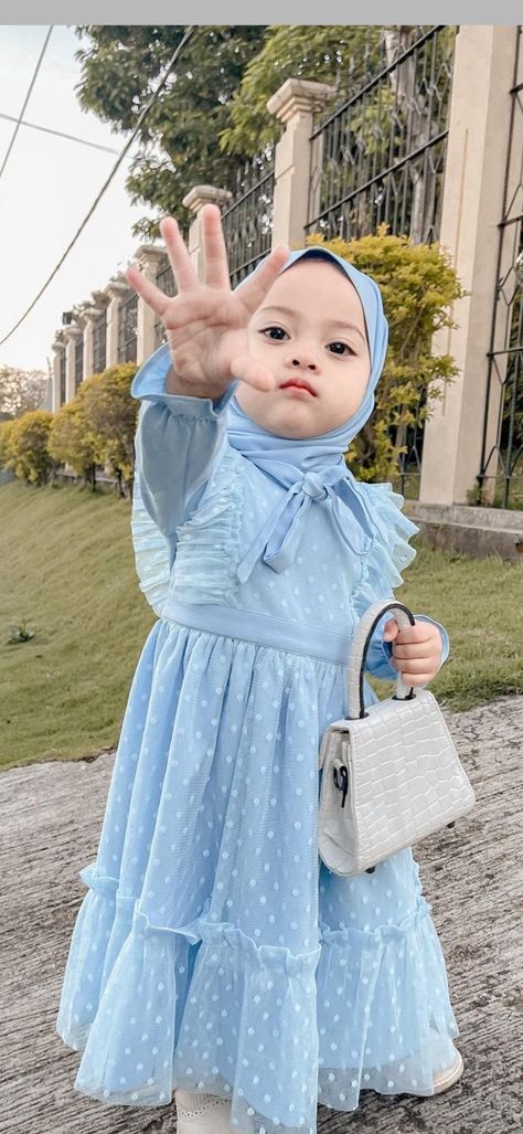 Muslim Kids Fashion, Baby Hijab, Movie Bloopers, Modest Girl, Muslimah Fashion Outfits, Muslim Girls, Muslimah Fashion