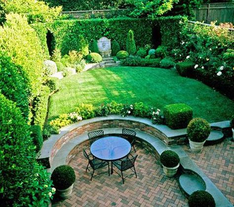 23 Simply Impressive Sunken Sitting Areas For a Mesmerizing Backyard Landscape Sitting Garden, Outdoor Studio, Taman Diy, Sunken Garden, Desain Lanskap, Garden Shrubs, Brick Patios, Small Garden Design, Firepit