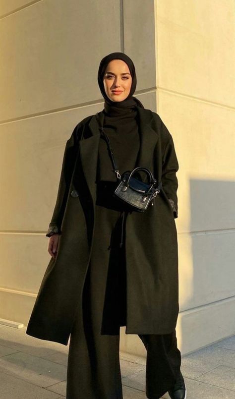 Tokyo Winter Outfit, Black Outfit Hijab, Black Hijab Outfit, Modest Winter Outfits, Black Hijab, Estilo Hijab, Modern Hijab Fashion, Modesty Outfits, Hijab Style Casual