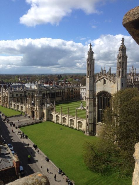 Cambridge University Campus, Kings College Cambridge, Cambridge University Aesthetic, School Gates, Cambridgeshire England, King's College Cambridge, Uk Aesthetic, Boarding School Aesthetic, Cambridge College