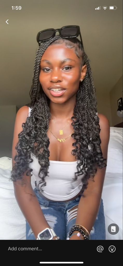 Curly Twists Braids Black Women, Short Boho Senegalese Twist, Boho Senegalese Twist Medium, No Middle Part Braids, 16 Inch Braids, Knotless Twists With Curls, Large Twist Braids Hairstyles, Short Senegalese Twist With Curly Ends, Twist Short Braids Hairstyles